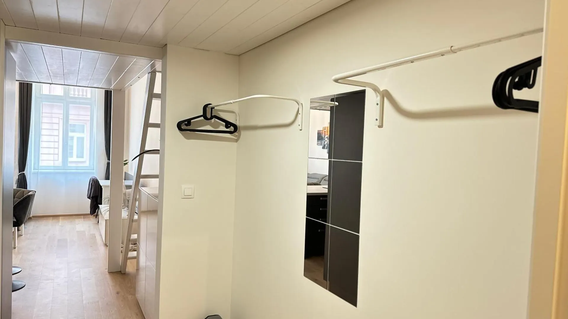 Free Parking - Cozy Apartment Near Vysehrad Railway Bridge Praag Tsjechië