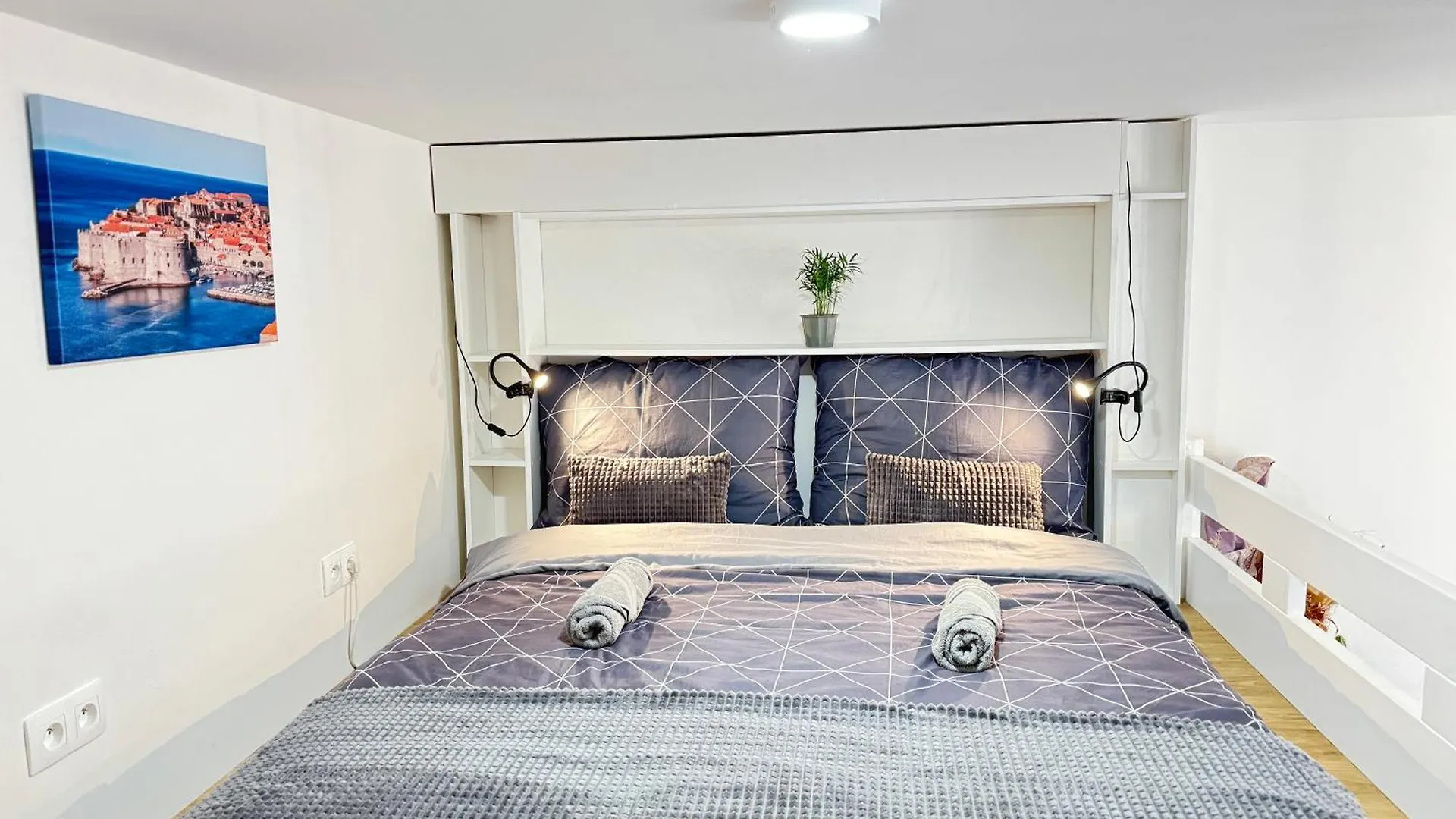 Free Parking - Cozy Apartment Near Vysehrad Railway Bridge Praag 0*,  Tsjechië